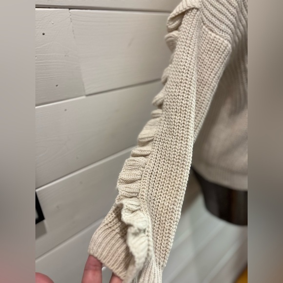 📍RINASCIMENTO Ivory Ruffled Knit Sweater – Romantic Texture size S/M - Picture 14 of 15